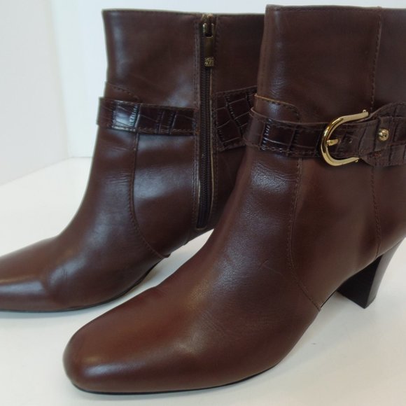Anne Klein Brown Leather Ankle Boots Zip Up  Sz 8.5 Goldtone Hardware Buckles - Picture 4 of 16